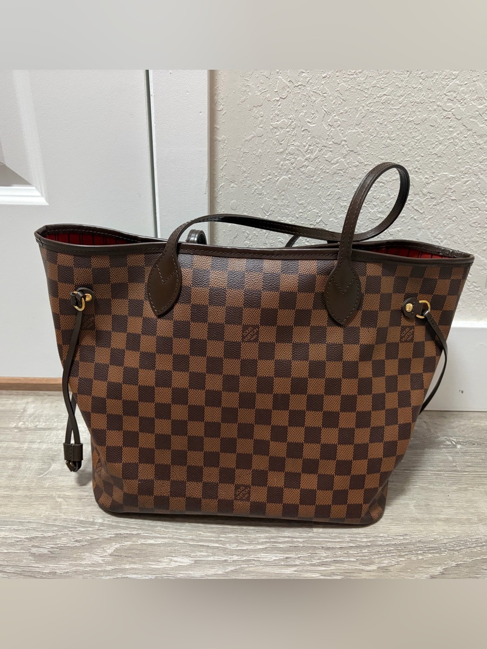 Authentic Louis Vuitton Neverfull MM includes wristlet